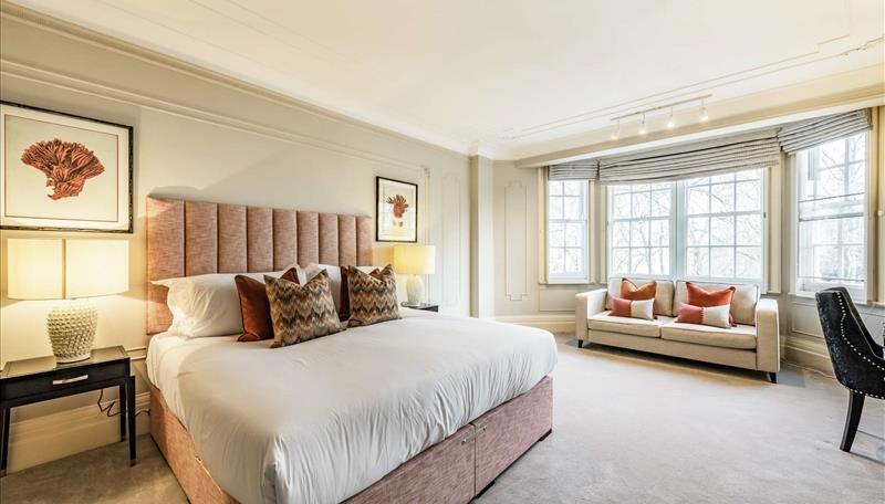 6 bed property in Park Road, London